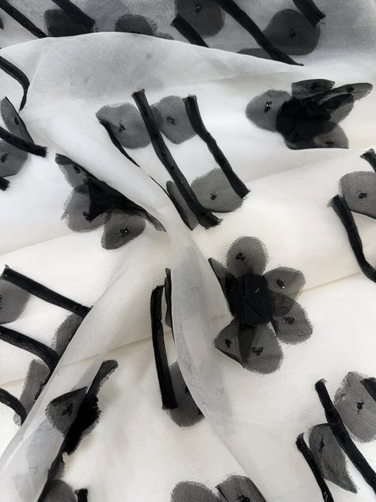 ORGANZA SEDA BORDADA FLORES NEGRAS