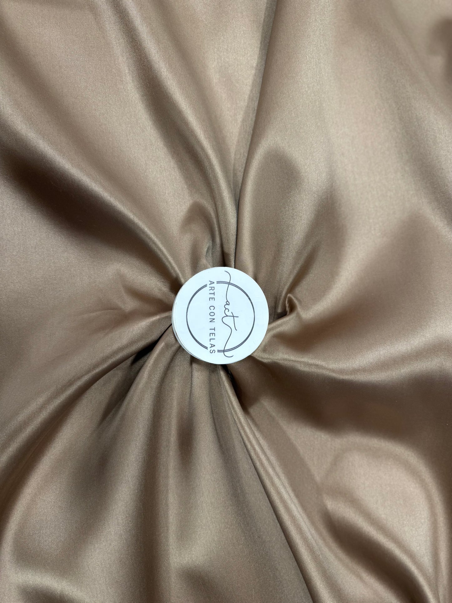 Tejido mikado liso textura color oro viejo