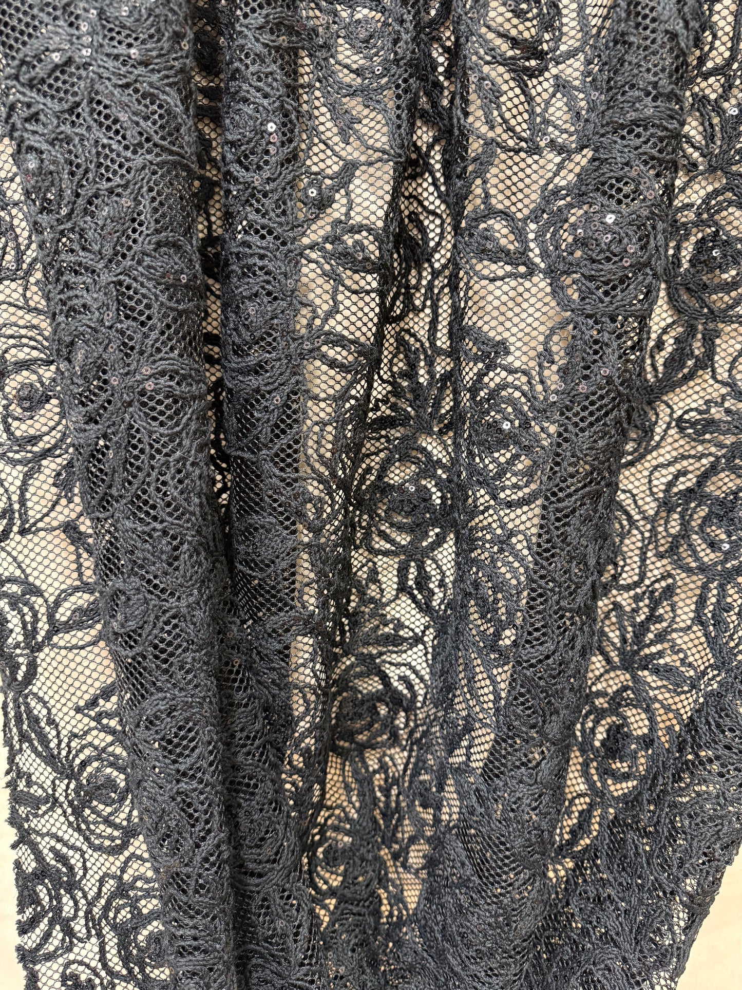 tela de encaje negro floral bordado