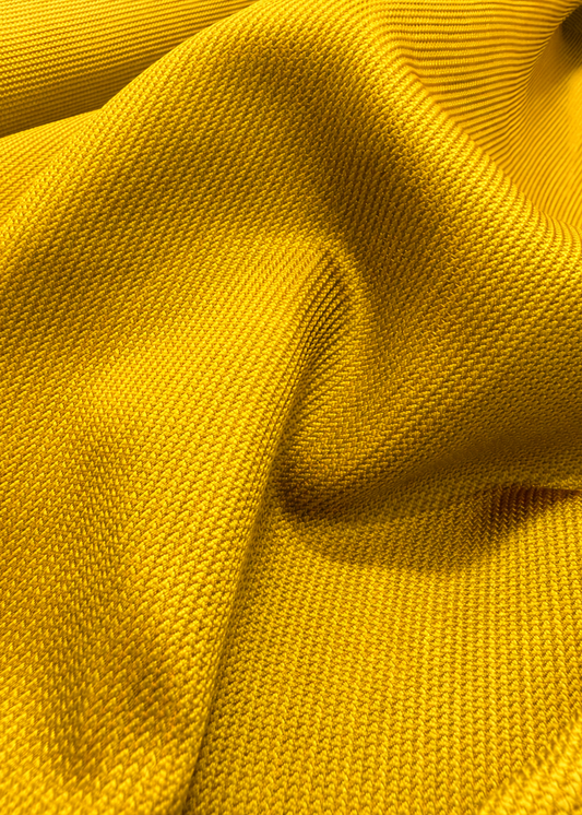 Imagen del color amarillo tela mikado con textura 