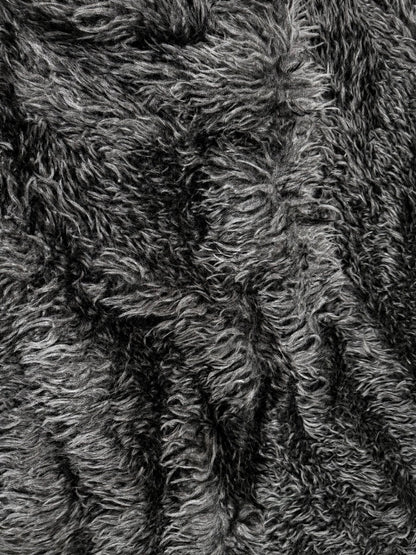 Detalle del pelo largo negro - Arte con Telas