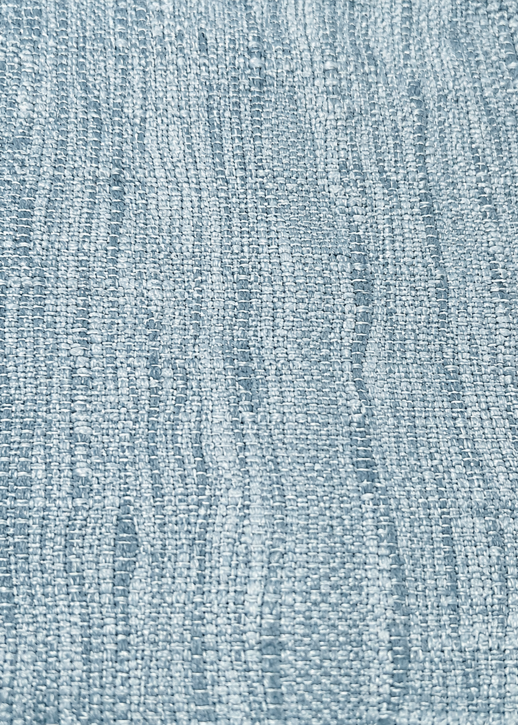 Imagen en detalle de la tela seda rústica color azul tejano grisáceo clarito