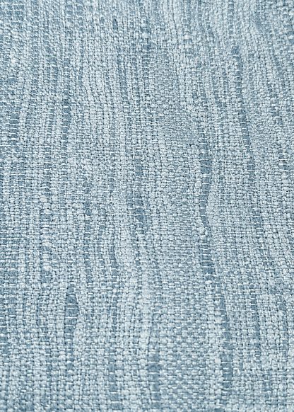 Imagen en detalle de la tela seda rústica color azul tejano grisáceo clarito
