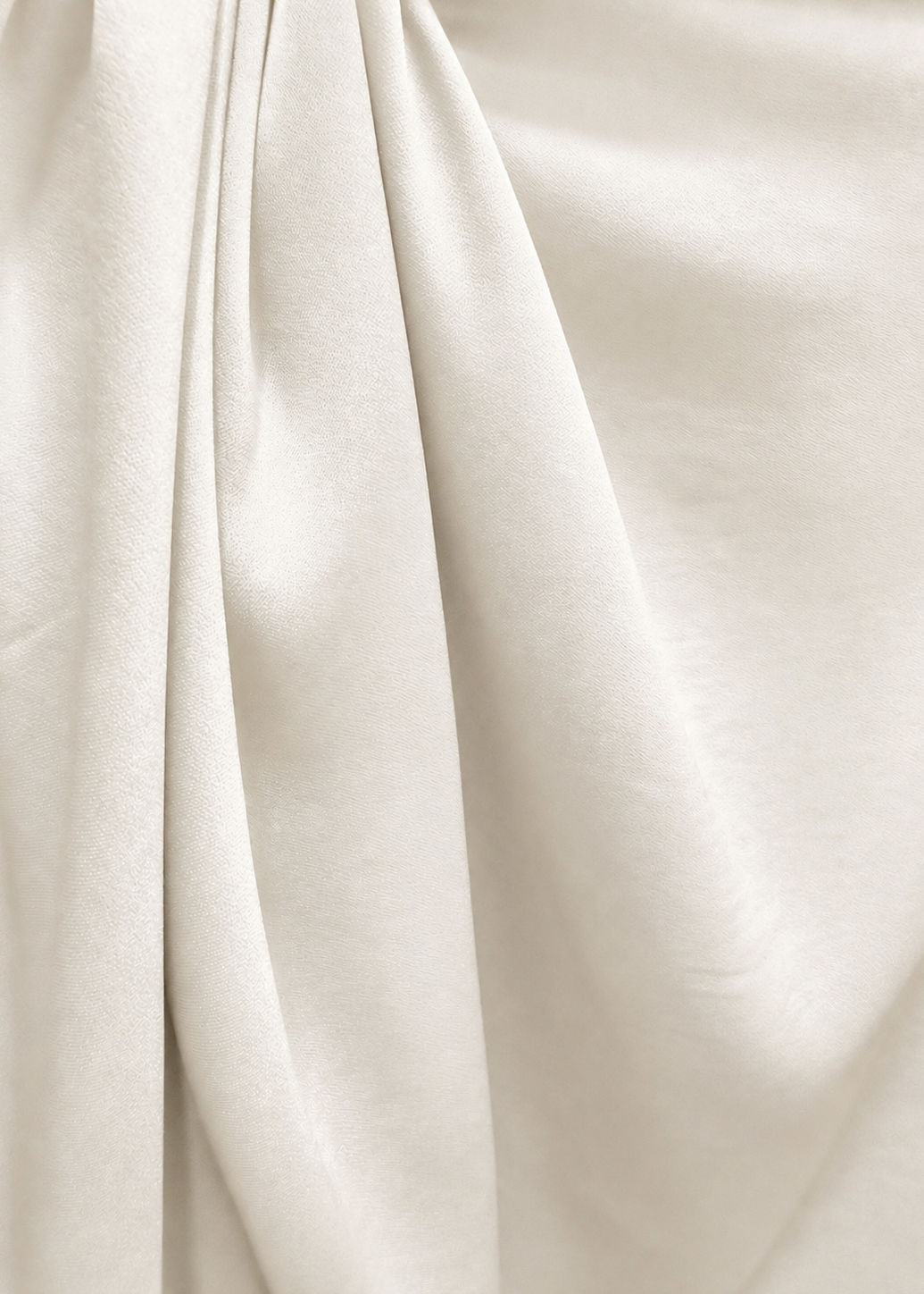Color blanco roto crepe saten reciclado