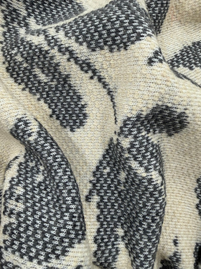 Tela granulado flor color gris, pliegues de la tela - Arte con Telas