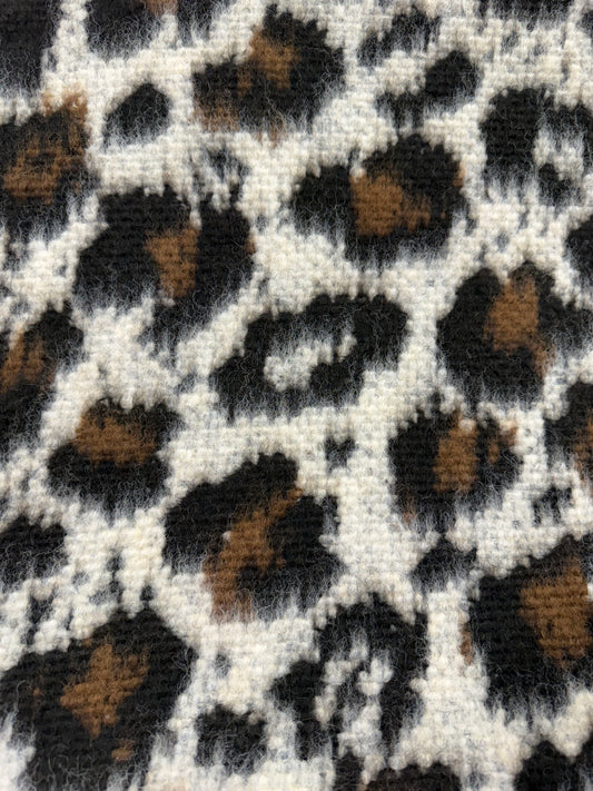 Tela granulado estampado leopardo, detalle de la caída del tejido - Arte con Telas