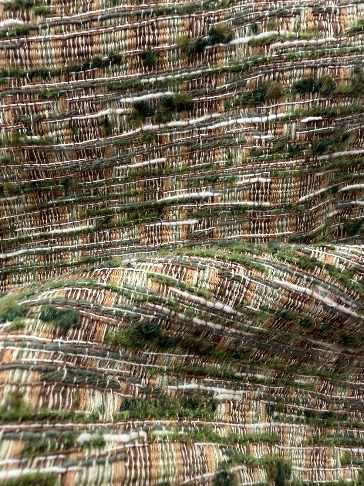Detalle del efecto jaspeado de la tela verde
