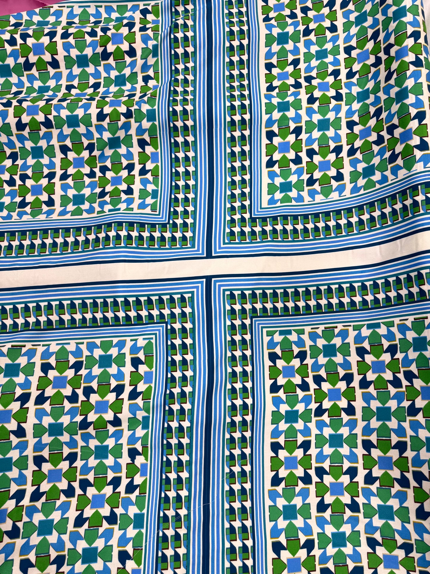 PAÑUELO GEOMÉTRICO AZUL Y VERDE