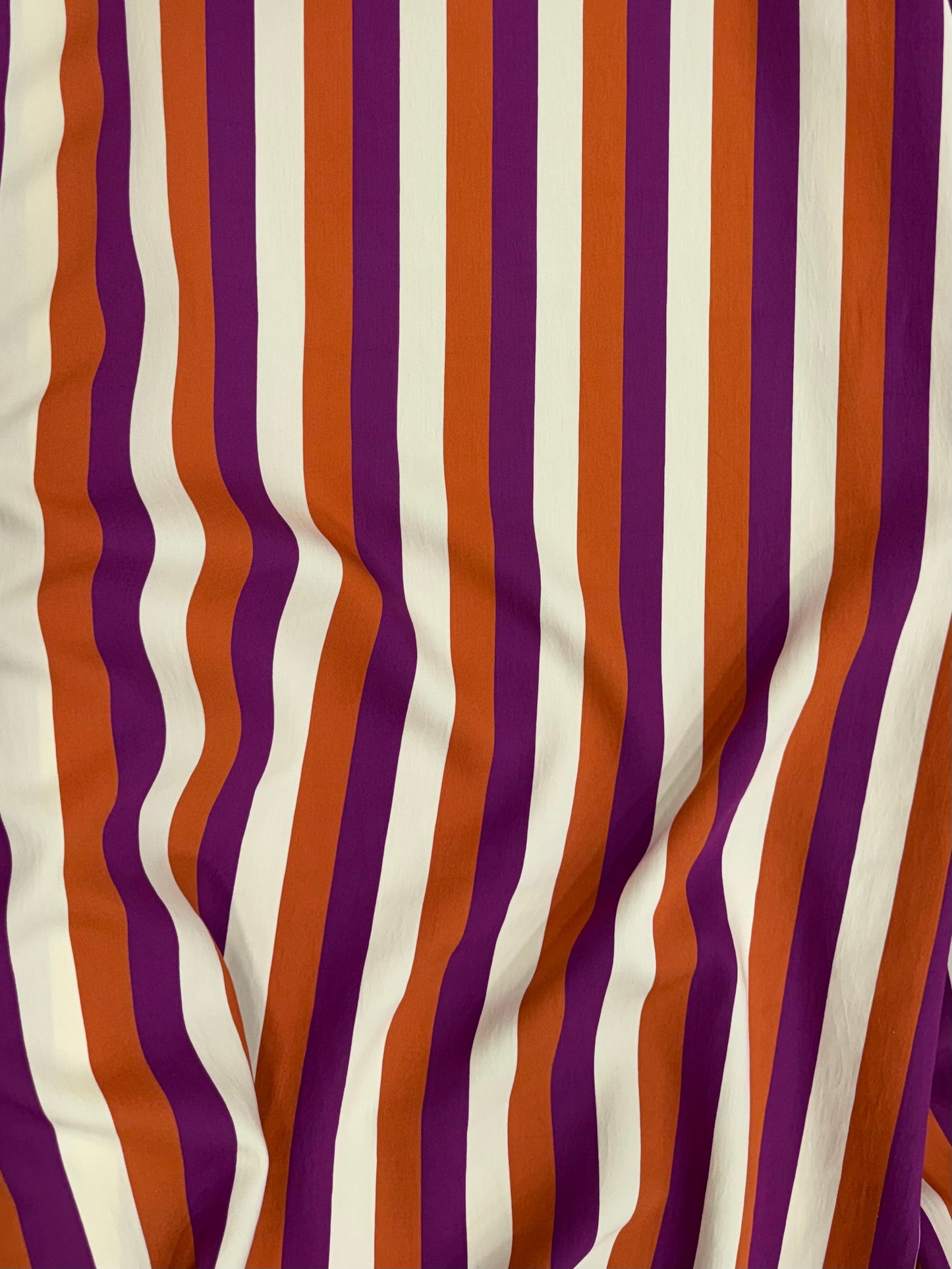 LINEAS GRANDES, MORADAS Y NARANJAS.