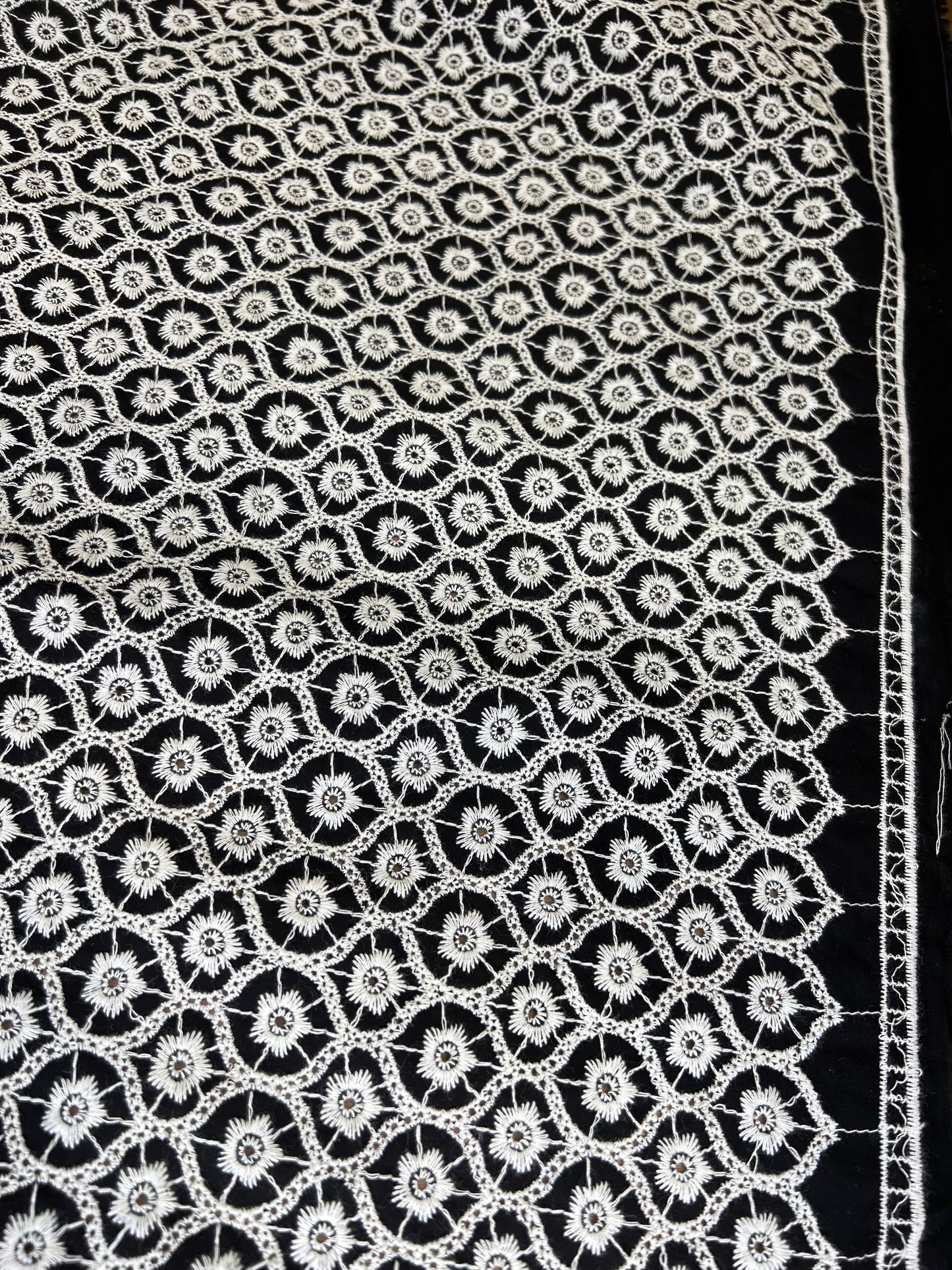 GEOMETRICA BLANCA Y NEGRA