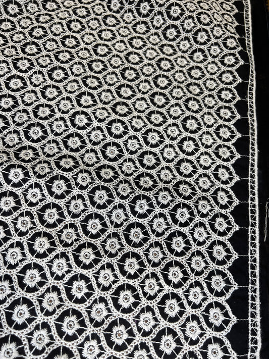 GEOMETRICA BLANCA Y NEGRA
