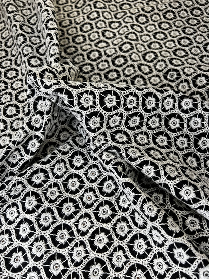 GEOMETRICA BLANCA Y NEGRA