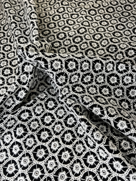 GEOMETRICA BLANCA Y NEGRA