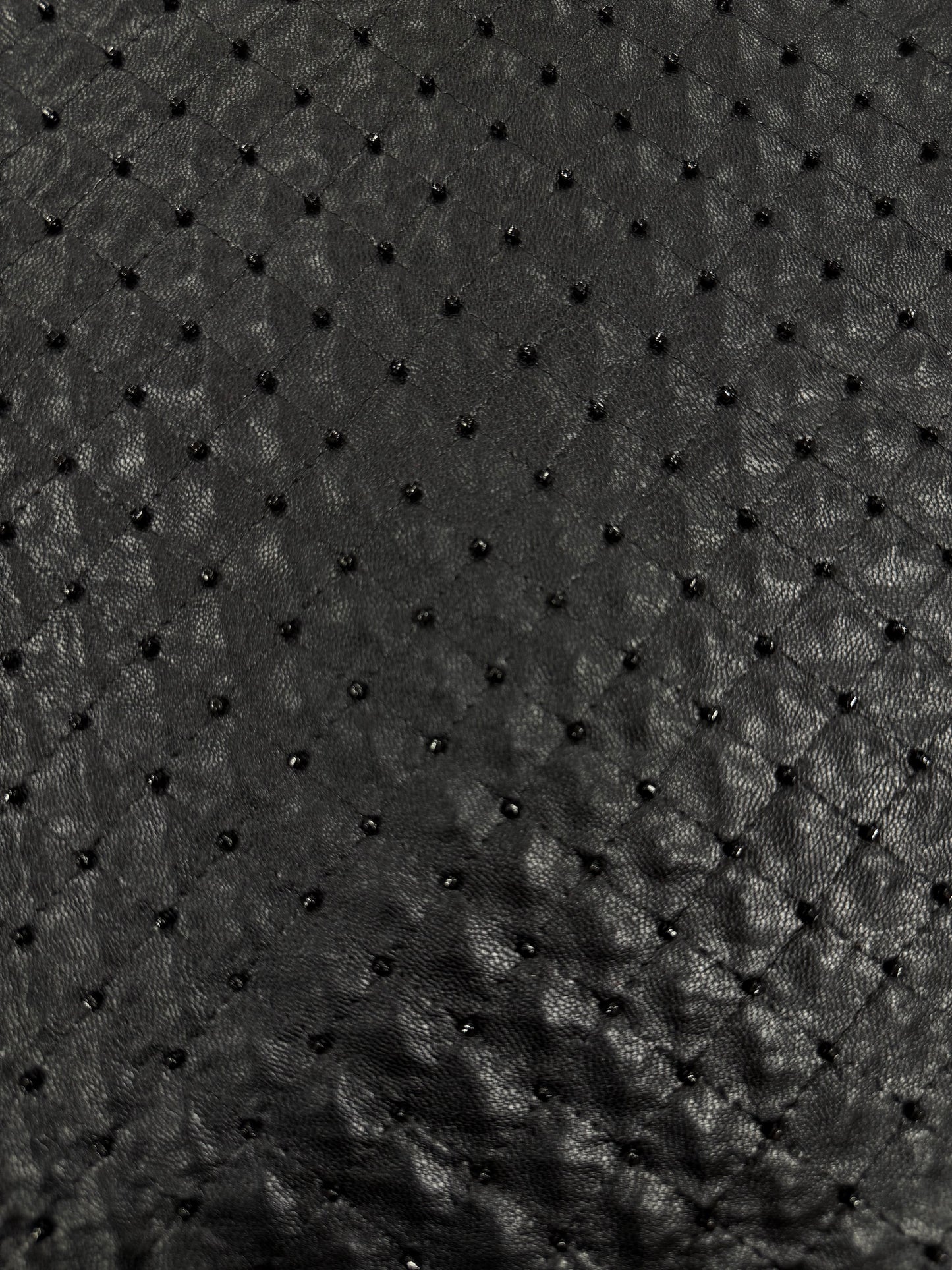 Detalle del relieve de rombos de la polipiel - Arte con Telas