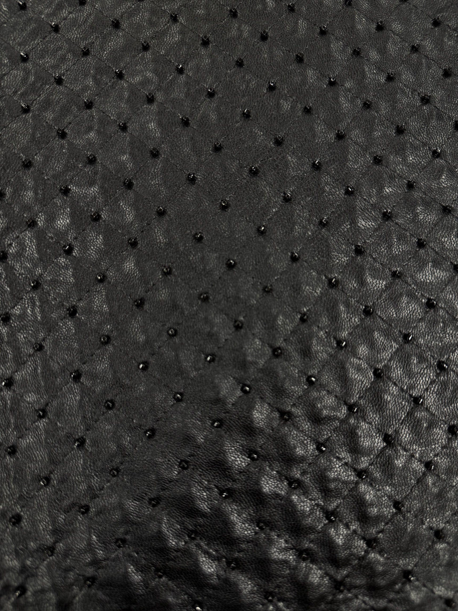 Detalle del relieve de rombos de la polipiel - Arte con Telas