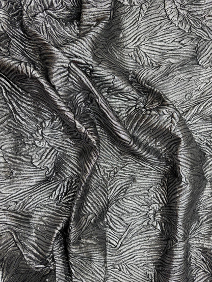 Detalle del brillo metalizado del jacquard plata - Arte con Telas