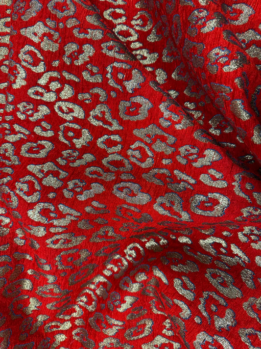 Detalle del estampado de leopardo dorado - Arte con Telas