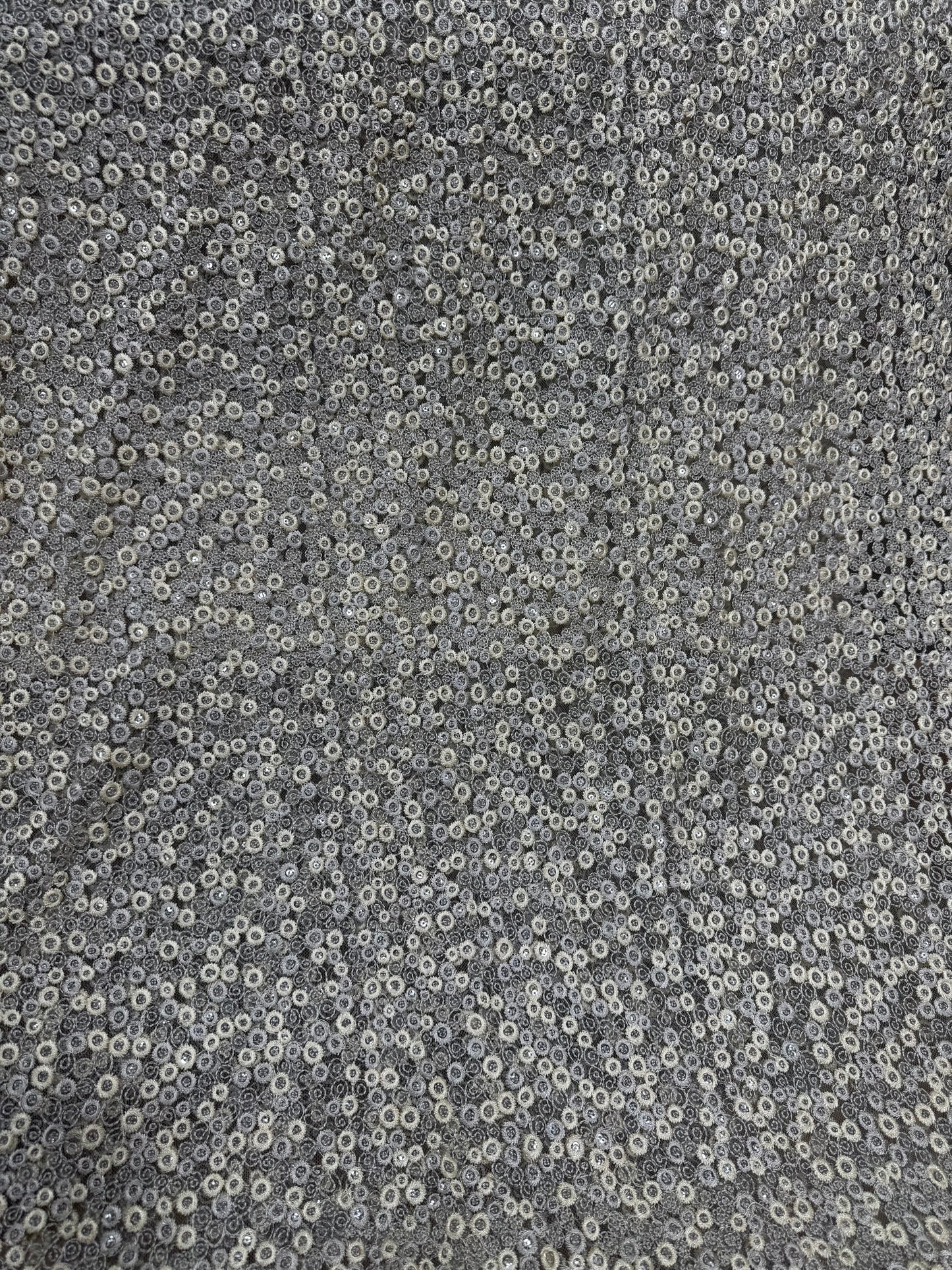 TUL BORDADO CIRCULO AMARILLO GRIS