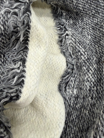 Tela de paño Abrigo Rayas, detalle de la caída del tejido - Arte con Telas