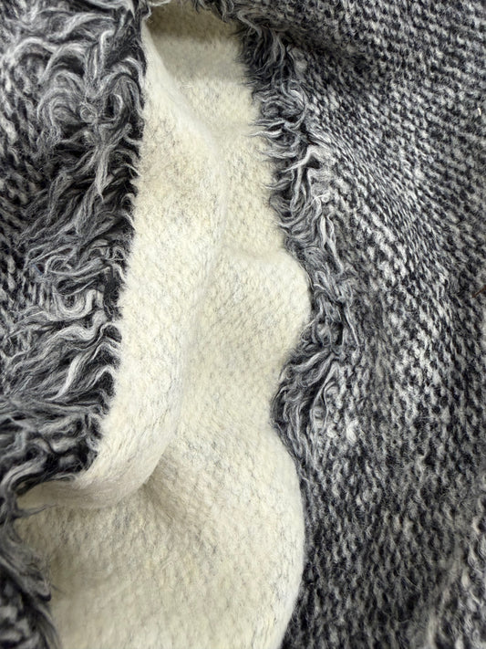 Tela de paño Abrigo Rayas, detalle de la caída del tejido - Arte con Telas