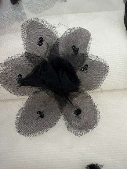 ORGANZA SEDA BORDADA FLORES NEGRAS