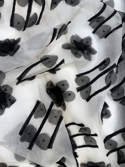 ORGANZA SEDA BORDADA FLORES NEGRAS