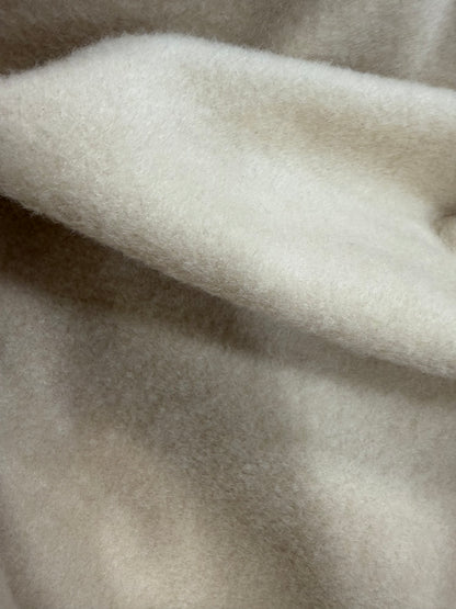 Tela de pelo Ovejita blanco roto, primer plano de la textura - Arte con Telas
