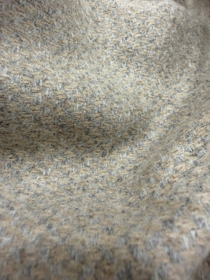 Tela de abrigo gris arena - detalle de la caída del tejido - Arte con Telas