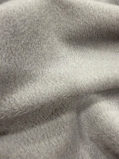 Paño de lana gris ceniza - detalle de la caída del tejido - Arte con Telas