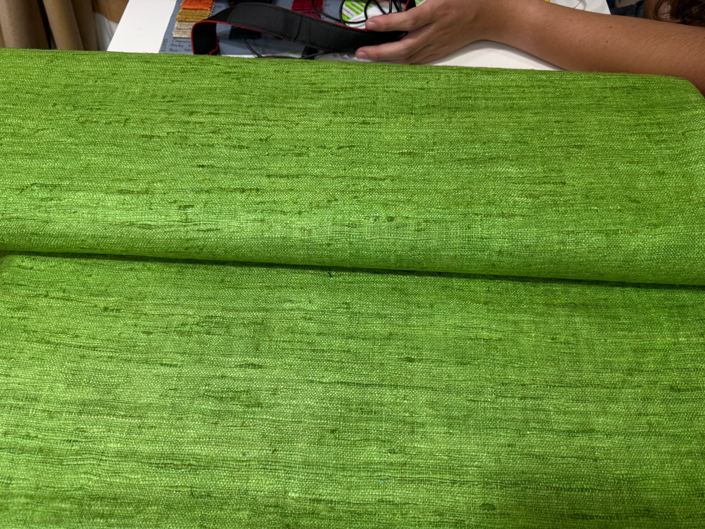 Imagen detallado verde fluor seda rústica