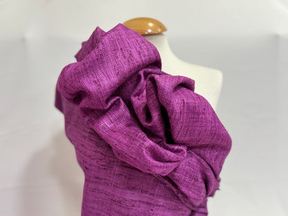 Maniqui color purpura seda rustica volantes