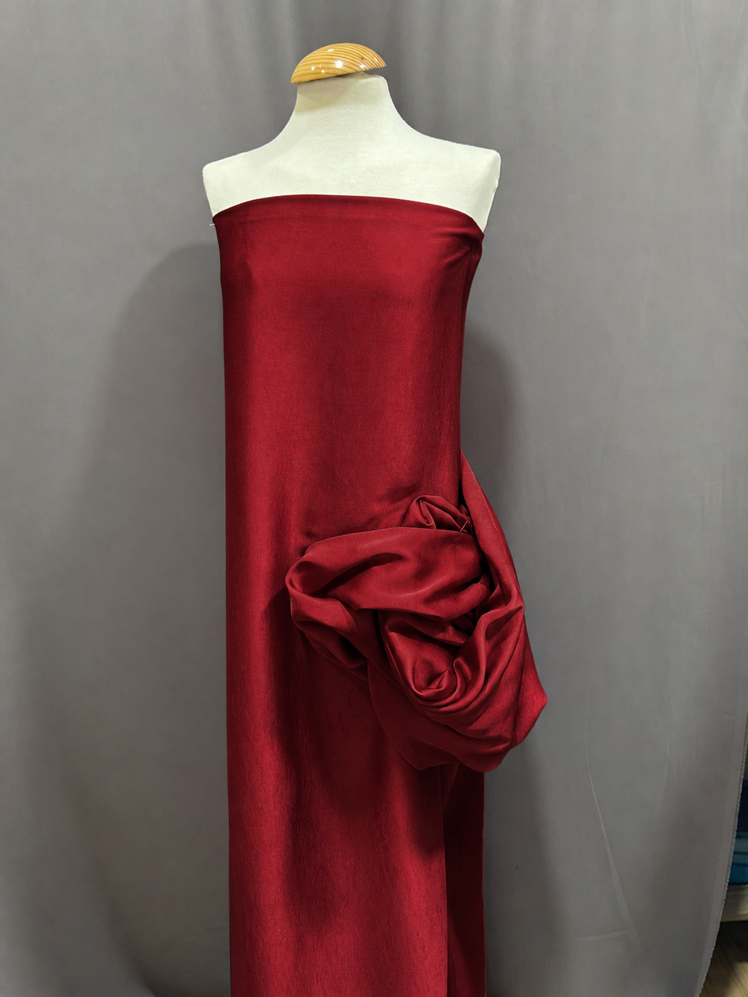 Crepe saten reciclado color rojo manzana 