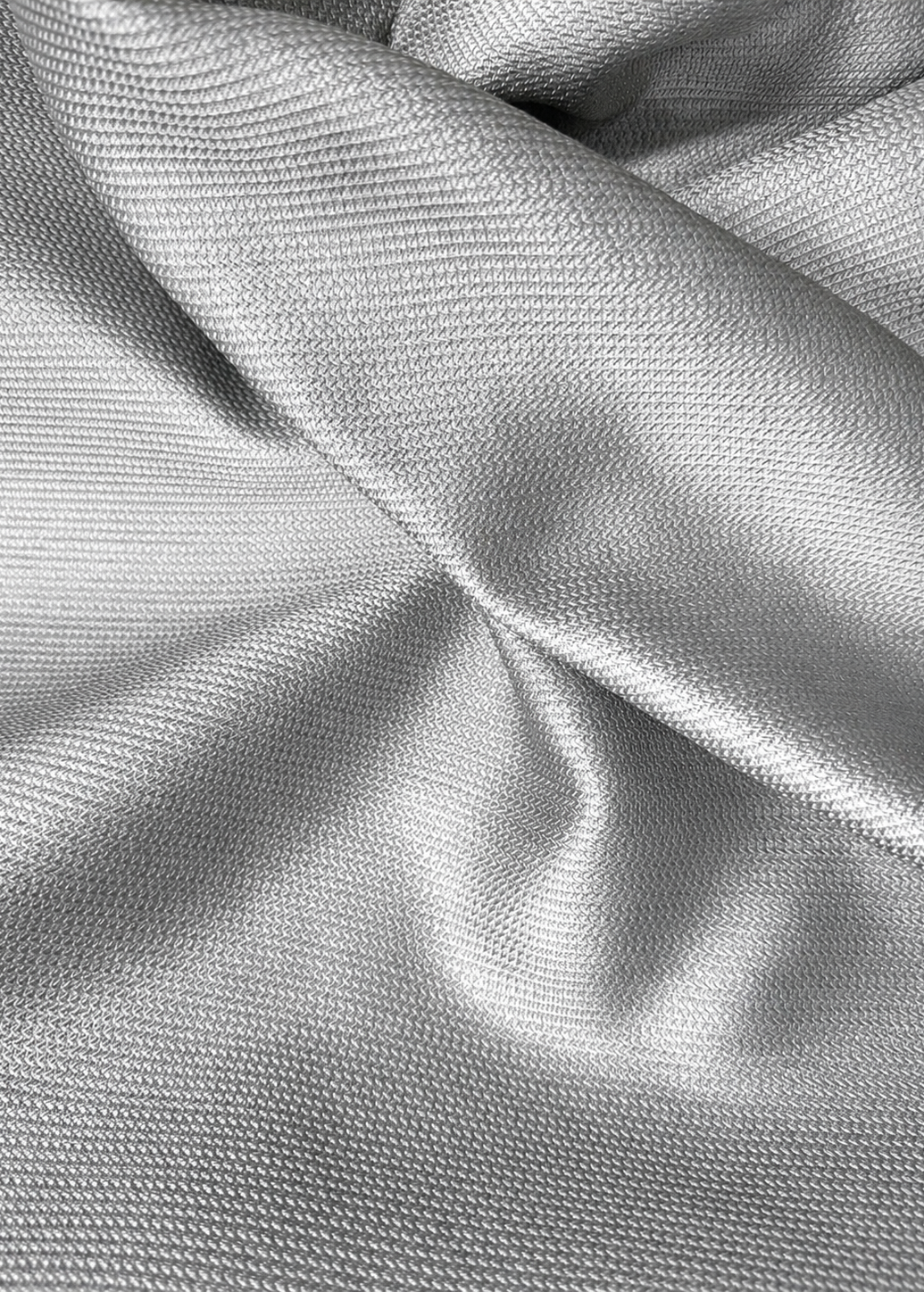Textura volumen y color de la tela plata mikado con textura