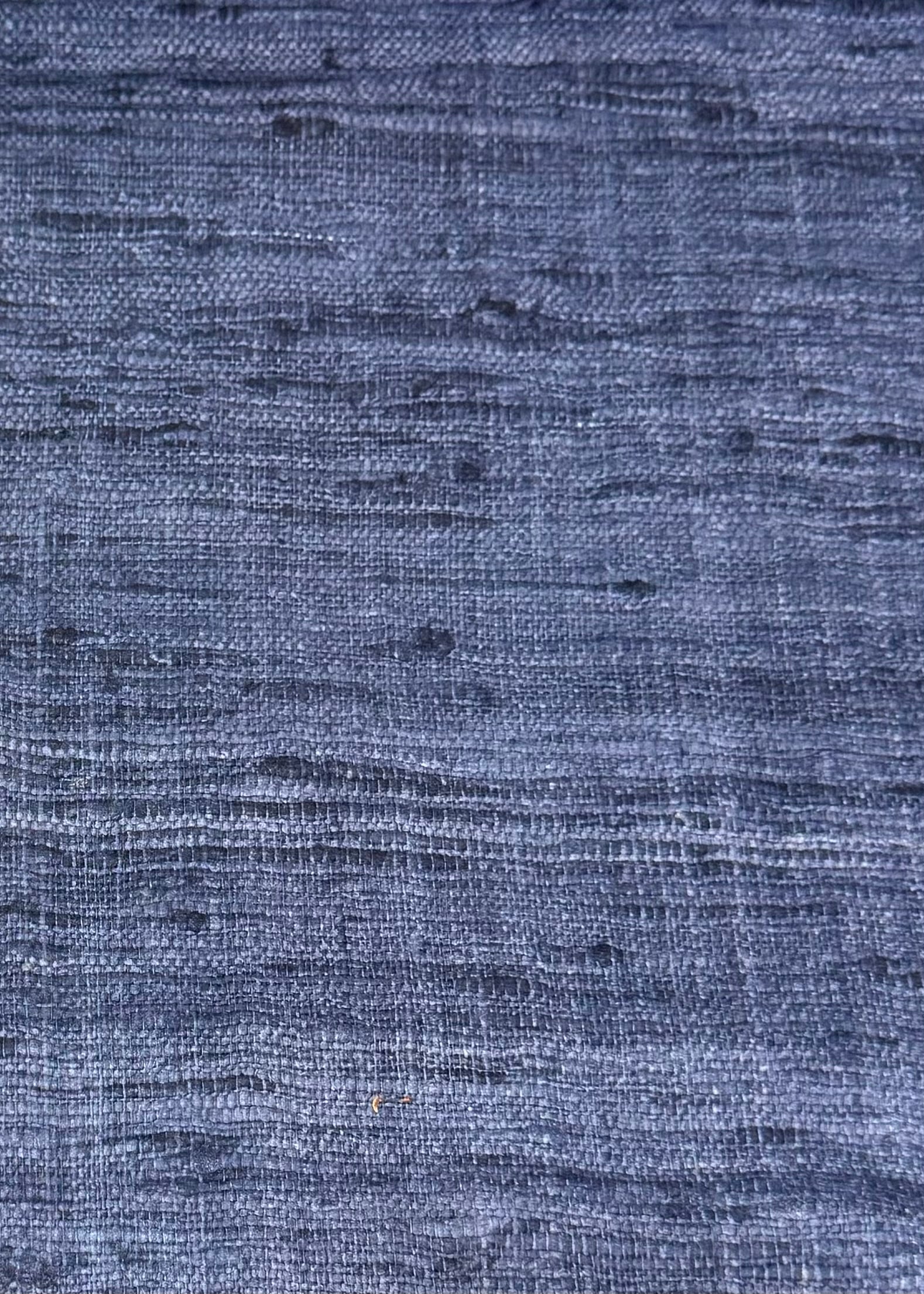 Detalle azul oscuro seda rustica