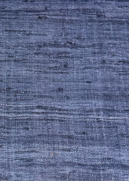 Detalle azul oscuro seda rustica