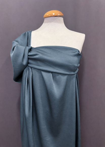 Tela en maniquí ultramar crepe saten reciclado