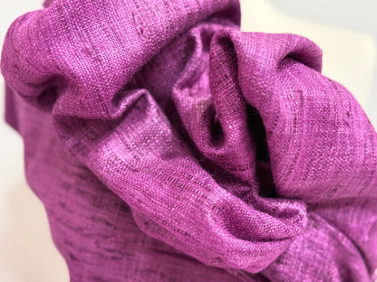 Tejido de seda color purpura detalle imagen seda rústica
