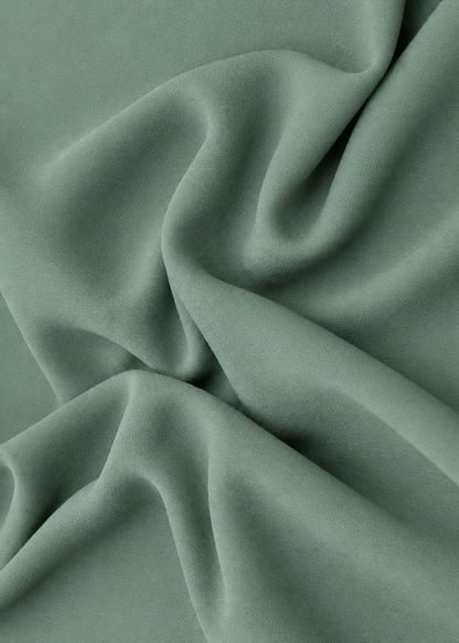 Pliegues color verde largo