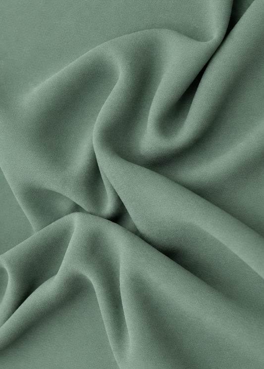 Pliegues color verde largo