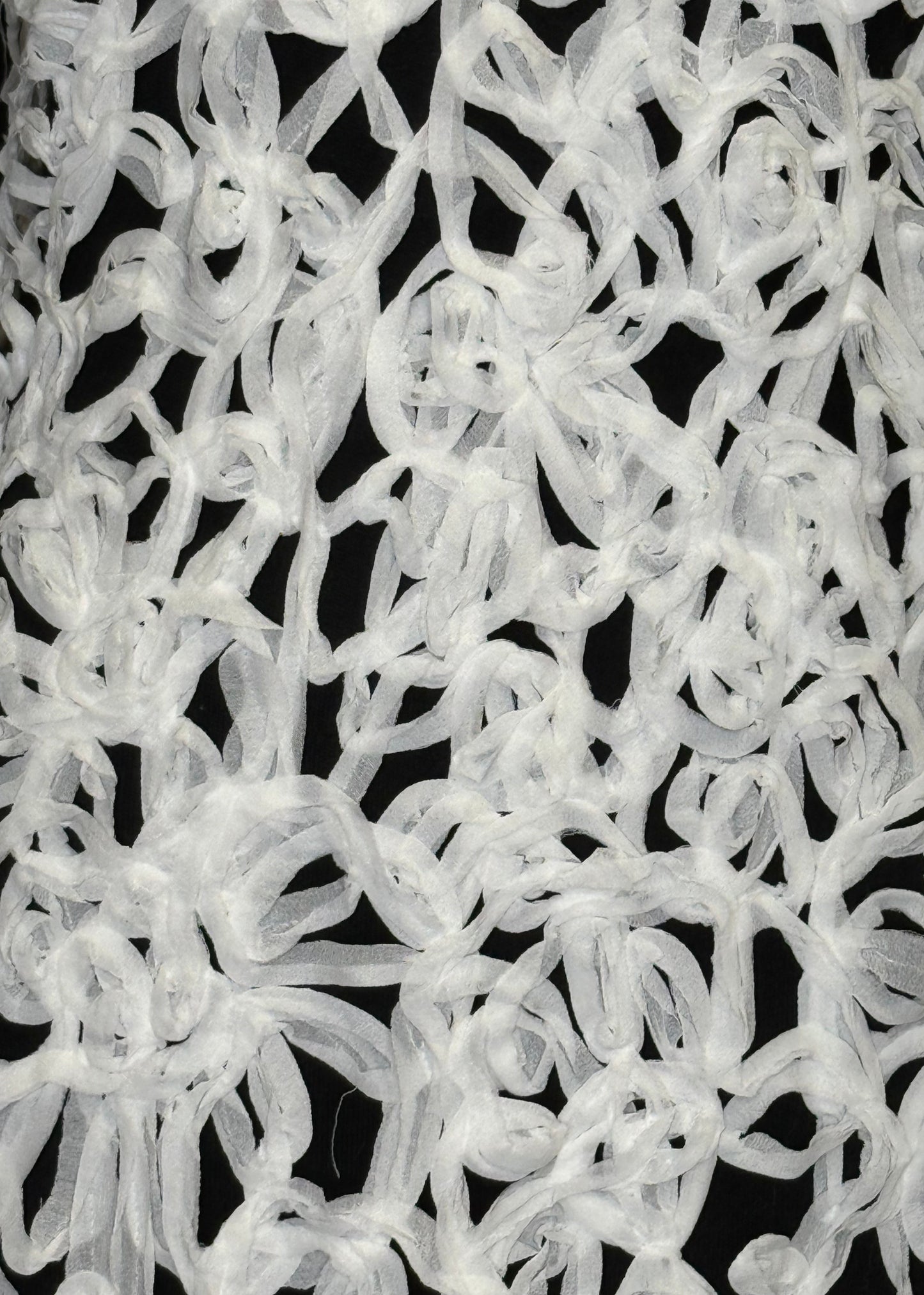 estructura textil de cintas con diseño organico abierto