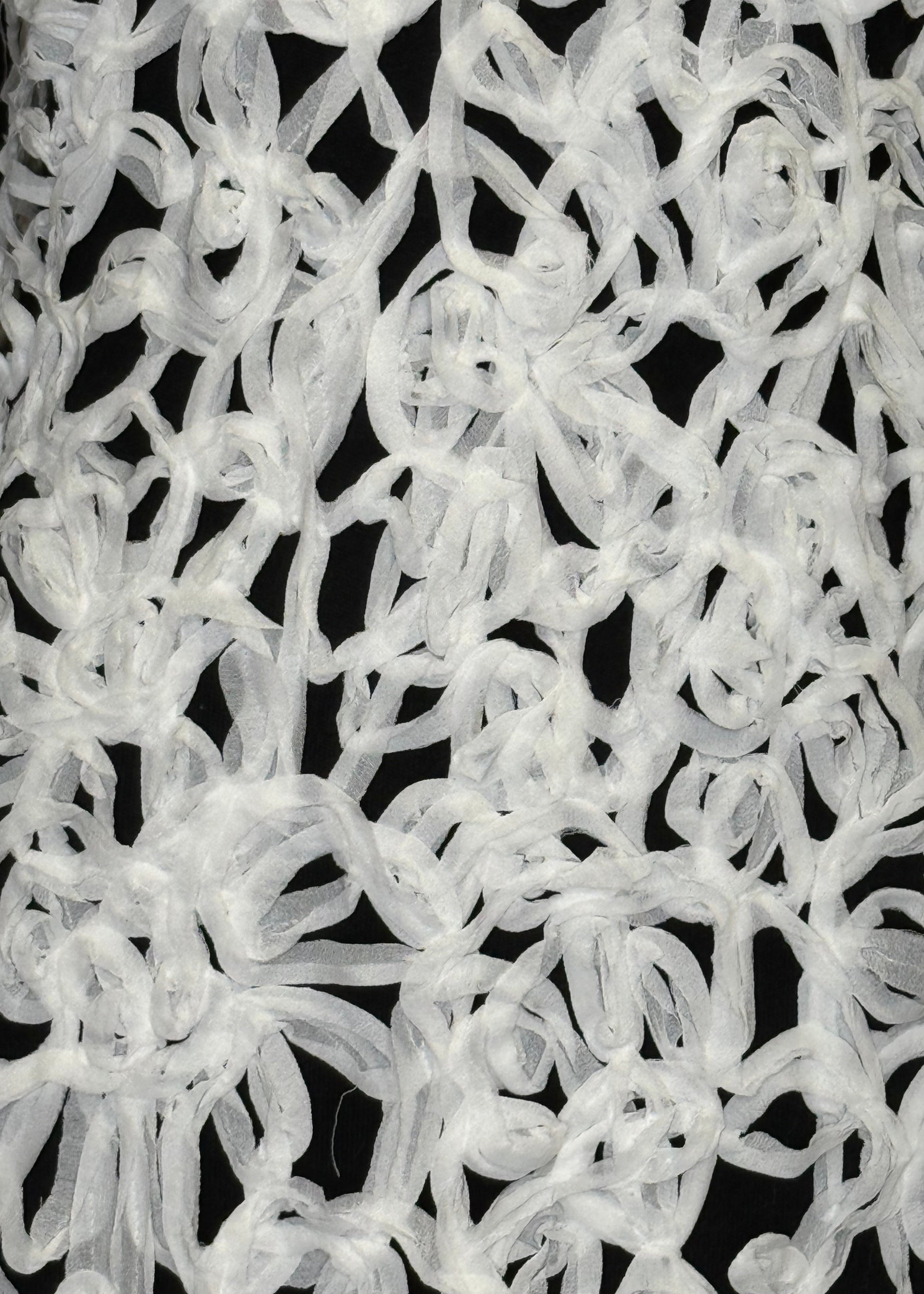 estructura textil de cintas con diseño organico abierto