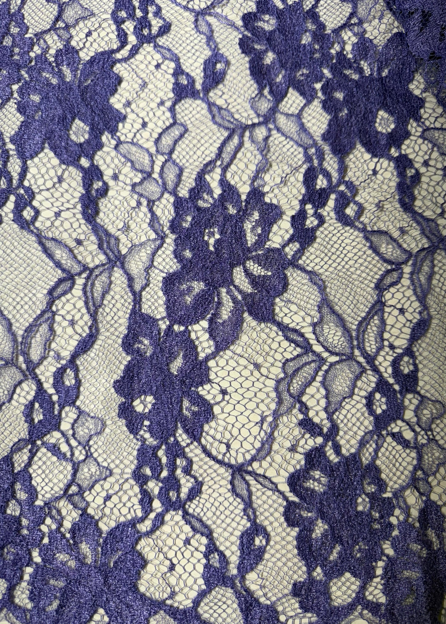 encaje-morado-floral-tul