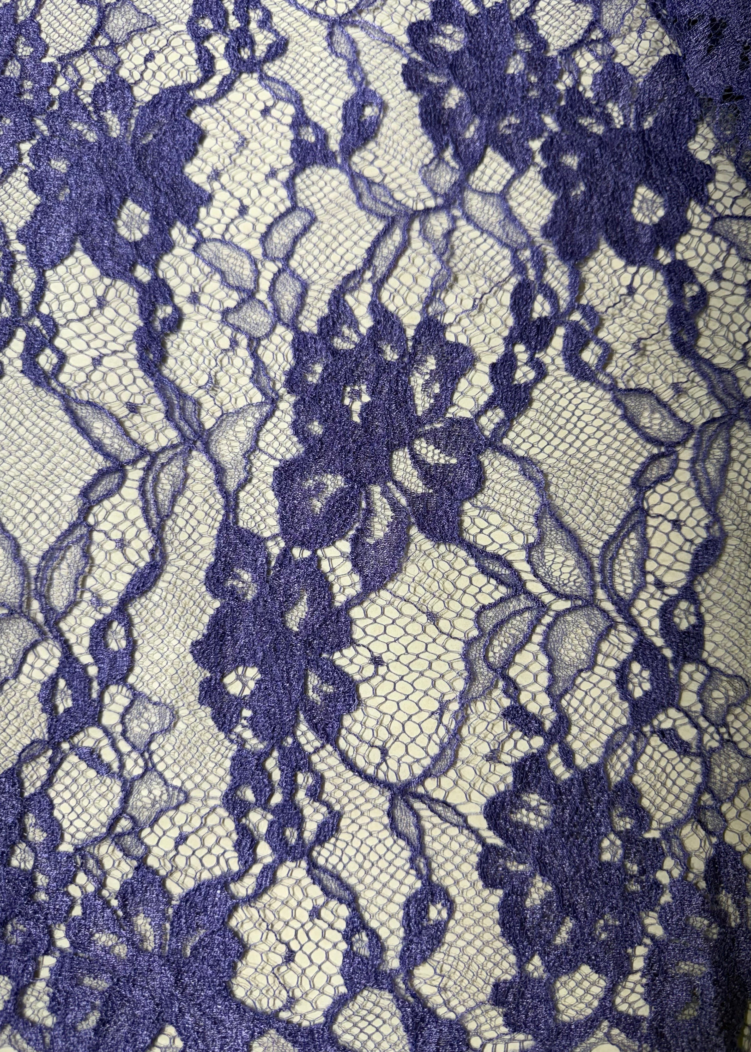 encaje-morado-floral-tul