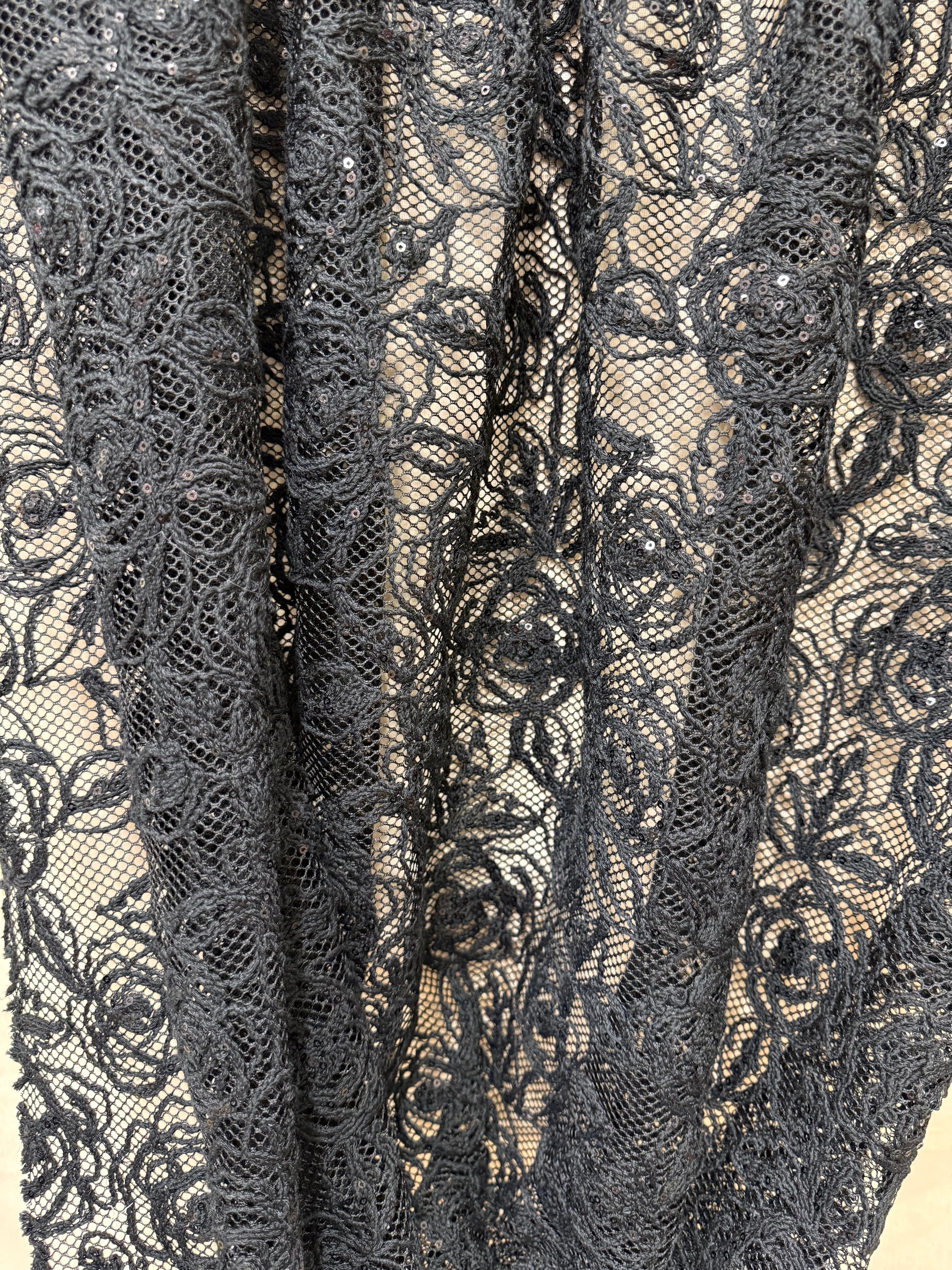 tela de encaje negro floral bordado