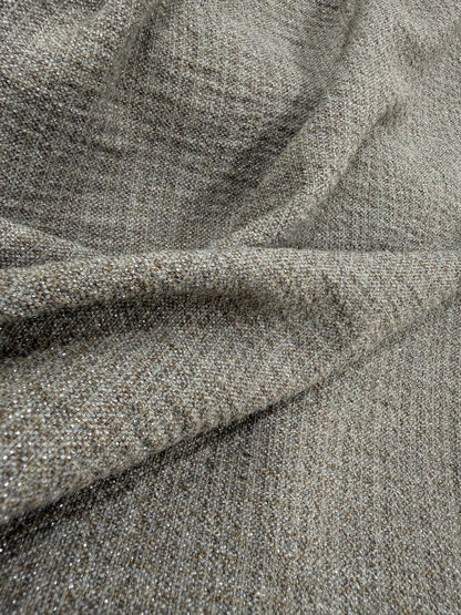 Tela de punto lurex plata - detalle de la caída y los pliegues del tejido