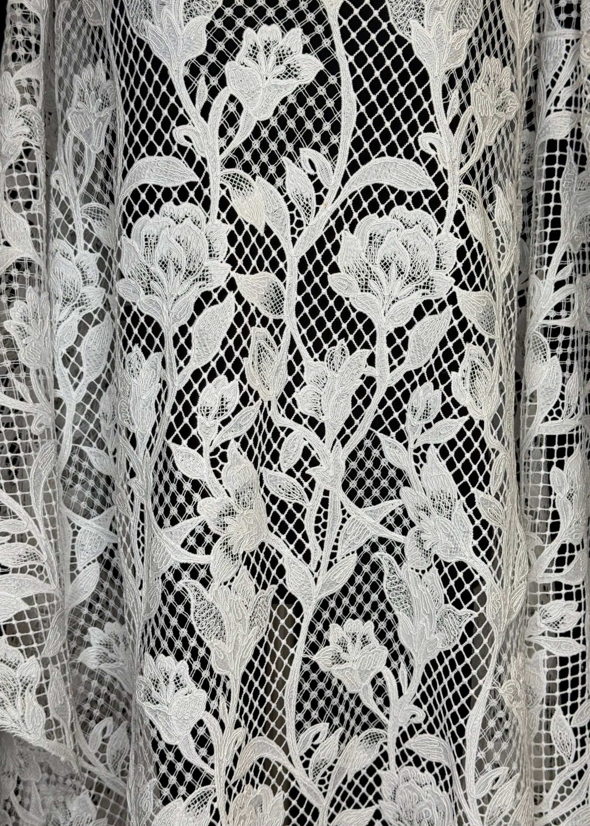 tul bordado 3D blanco con diseño de rombos en relieve
