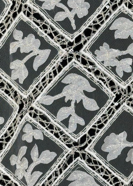 textura de tul bordado con diseño de rombos