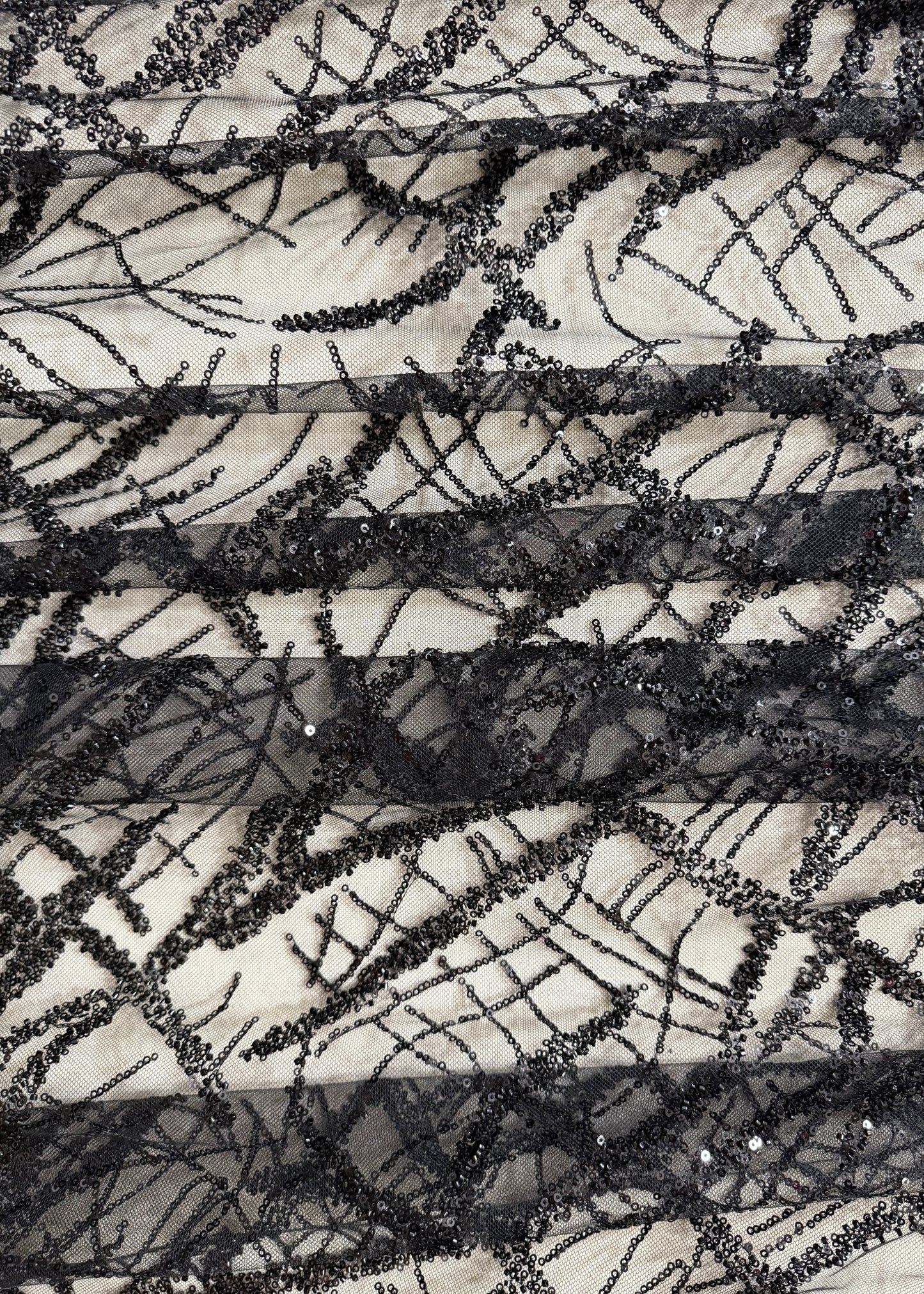 textura tul bordado pedreria negra