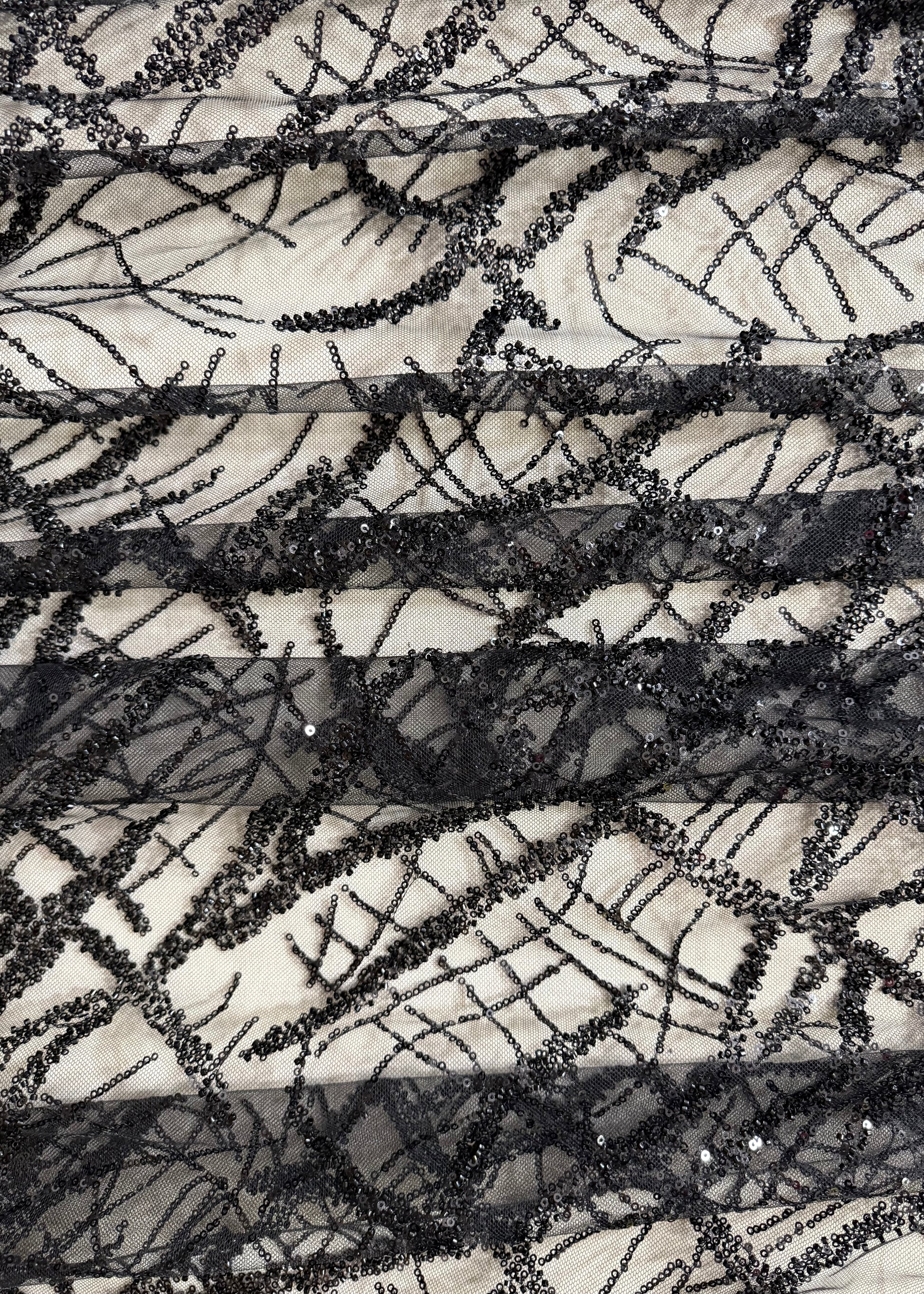 textura tul bordado pedreria negra