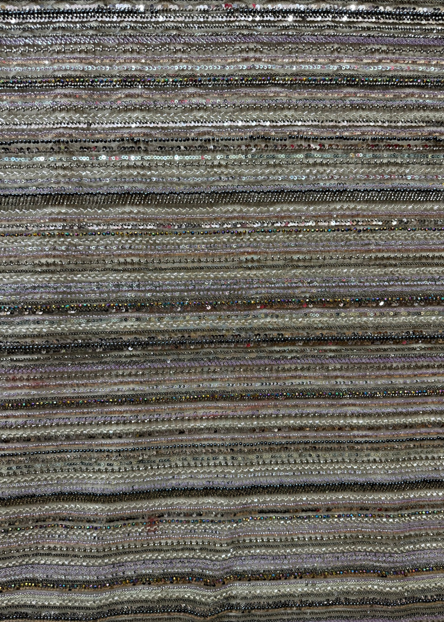 Caída de tela bordada brillante con rayas horizontales